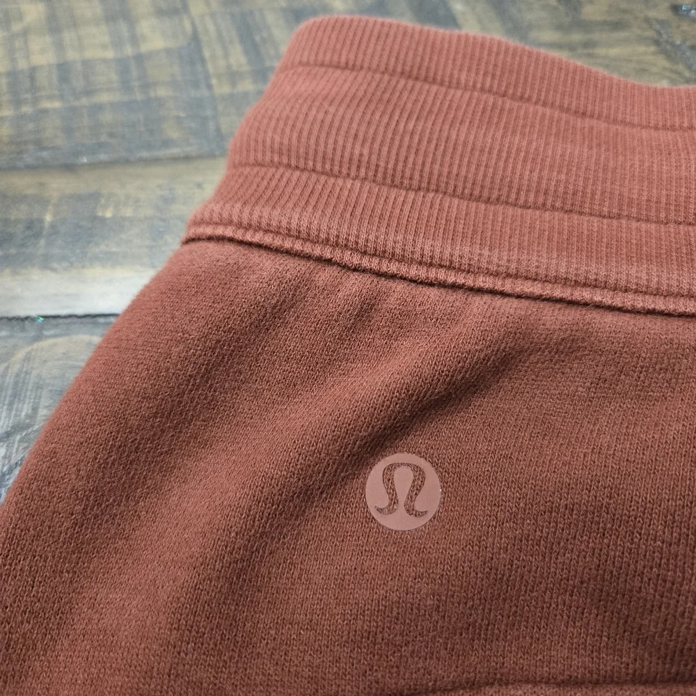 LULULEMON Scuba Shorts | 6‎
